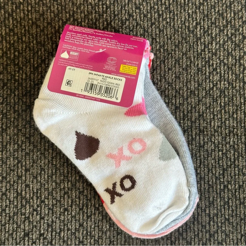 Valentine Hershey infant 3 pairs of ankle socks size 4T - 5T